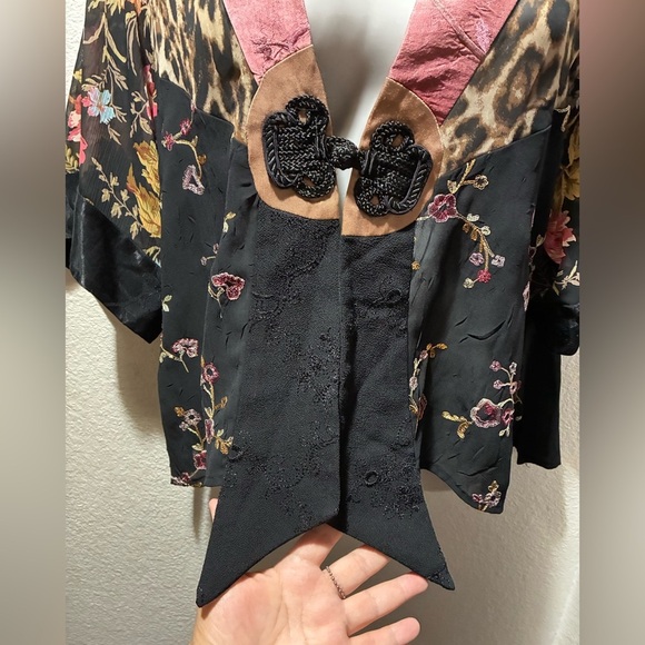 Spencer Alexis Floral Leopard Embroidered
Satin Silk Blend Kimono Jacket M - Picture 6 of 15